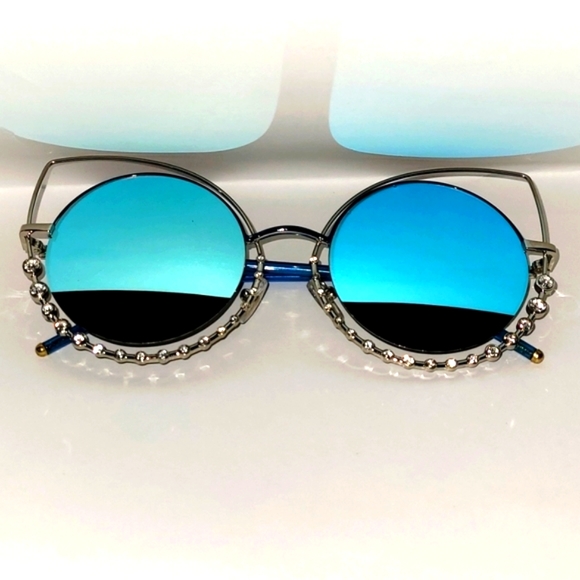 NWOT Blue mirrored Cat Eye - Picture 2 of 3
